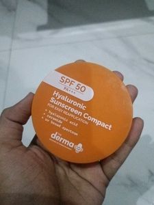 Derma Co Sunscreen Compact SPF 50