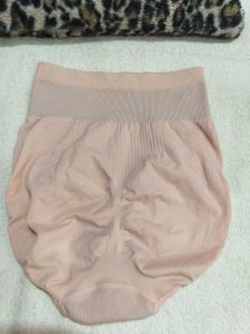 Peach High-Waisted Panties 🩷