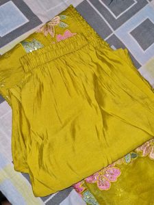 Elegant Embroidered Kurta Sets | L Size