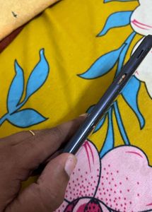 Samsung Galaxy - Cracked Screen