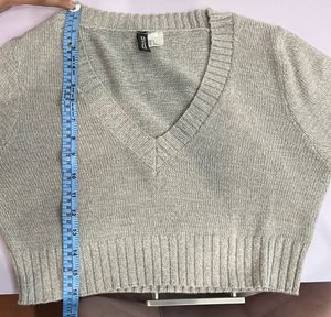 H&amp;M Grey Cropped Pullover