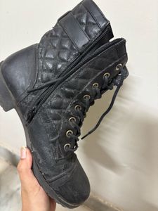 women guess boots ( highly used)