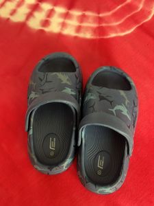 Boy&#39;s Shark Print Slides - Size 25