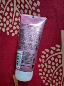 Ponds Bright Beauty Facewash with Niacinamide