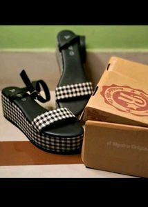 Roadster Checkered Platform Sandals