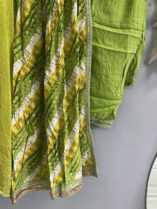 Green &amp; Yellow Printed Psnt Set