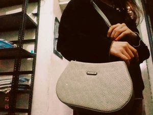 {NOT YET USED}Crossbody Bag with Chain Detail