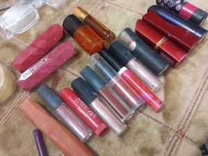 Random Lipstick Set Pack Of 17