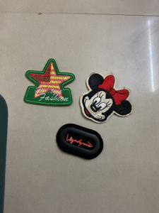 Off-White Belt,3 badges &amp; hair removal tool