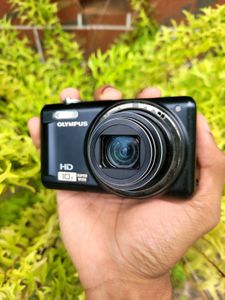 OLYMPUS D-720 Digital Camera