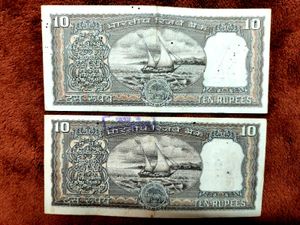 Vintage 10 Rupee Indian Banknotes (Pair)