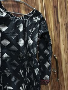 Black &amp; White Printed Kurti Set