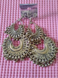 Assorted Women's Jewelry Set