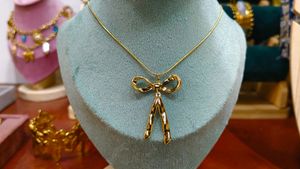 The Gilded Knot of Grace