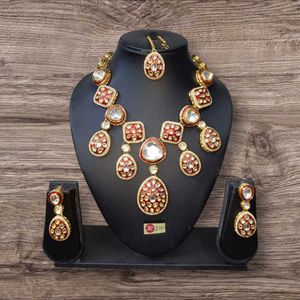 Red &amp; Gold Kundan Jewelry Set