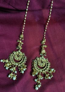 Beuatiful Earings With Chains