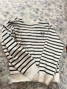 H&amp;M Sweatshirt in Newest Condition.