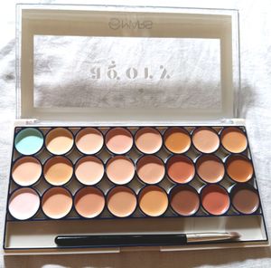 Agory 24 Shade cream palette with a super Pigment