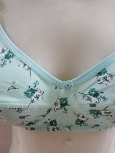 Flora fine fitting bra with tag