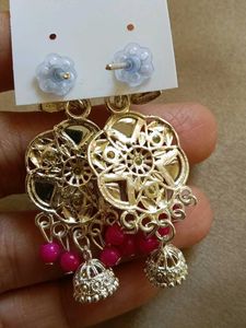 GM Earring: Stylish Pink Earrings