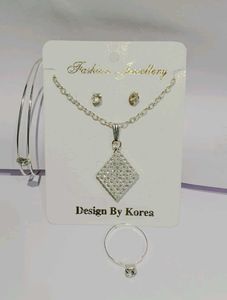Trendy Earings Set