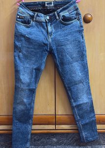 Torned Blue Jeans