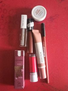 Makeup Bundle With A Freebie😍