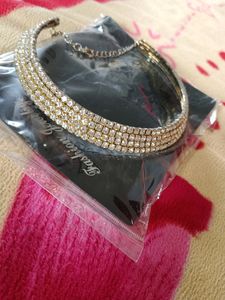 White Stones Necklace And Mangtika