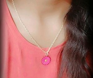 Colour Dark Pink Adorable Bloomy Daisy Necklace Gold Plated Alloy Necklace