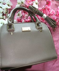 Handbag ...