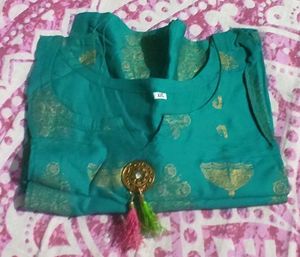 Elegant Green Kurta with Gold Detailing