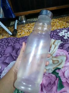 TRANSPARENT BOTTLE WITH STEEL CAP