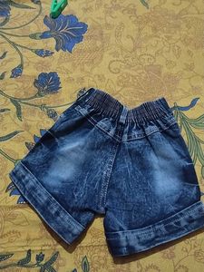 Floral Crop Top With Denim Shorts Free🥰