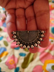 Black Metal Stud For Women