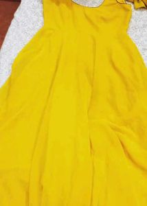 Sleeveless Yellow 💛 Midi Dress