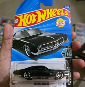 Hot Wheels Buick Riviera &amp; Shark Bite Treasure Hun