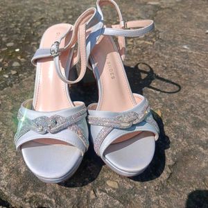 Formal Heel (Size 34)
