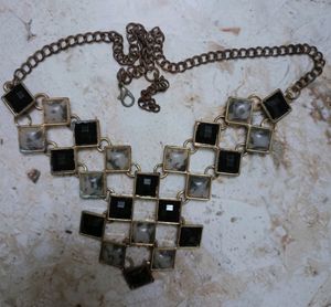 Stylish Necklace With Square Beads
