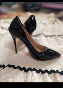 Black Pointed-Toe Heels