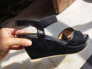 New Black Wedges🖤