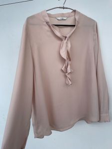 🎀Elegant Tie-Neck Blouse 🎀