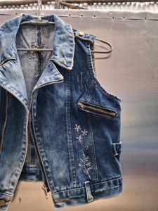 Embroidered Vintage Denim Vest Y2K (Upcycled)