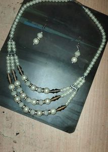WHITE PEARL THREE LAYER NECKLACE WITH EARRINGS !