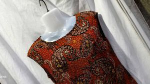 18211. Paisley Print Sleeveless Top