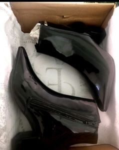 women black heeled Chelsea boots