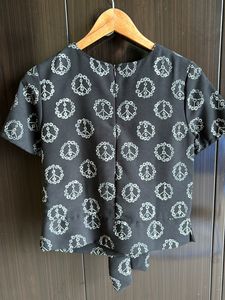 Globus Black And White Knot Top