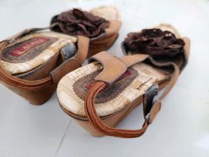 R Alpha Brown Flower Sandals
