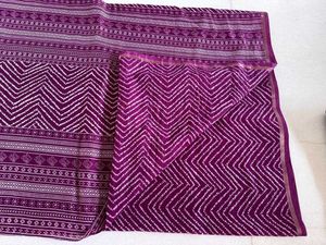 Magenta Chevron Print Cotton Linen Saree