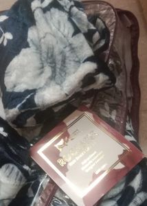 WARM BEDSHEET WITH 2 Pillow Cover