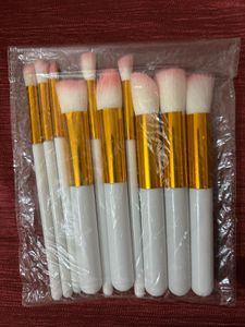 Set of 10 aesthetic makeup brushes